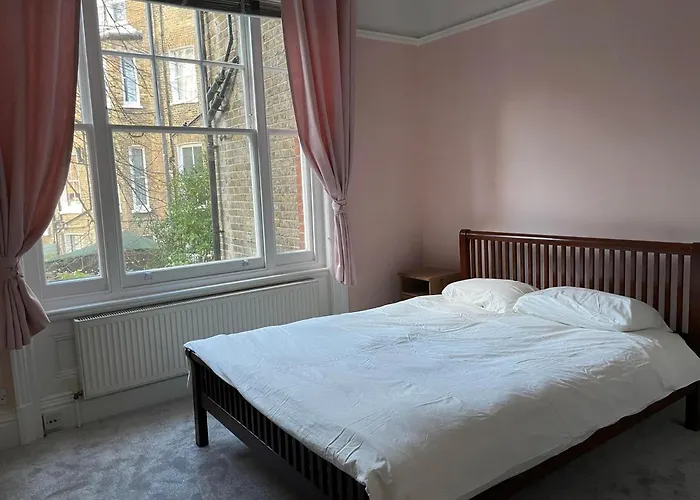 1 Bedroom Apartment In The Heart Of West London