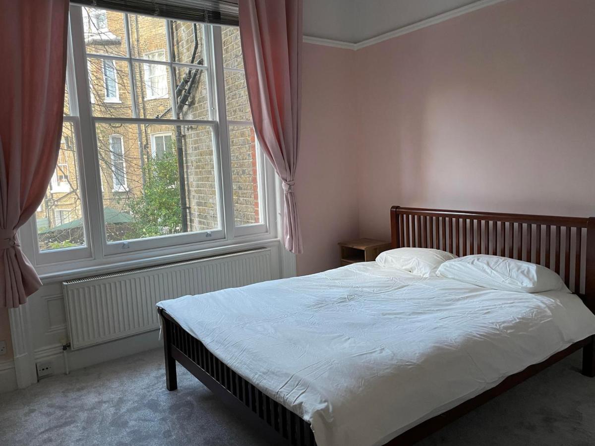 1 Bedroom In The Heart Of West Апартаменты Лондон